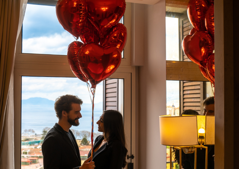 SEE NAPLES… AND FALL IN LOVE!